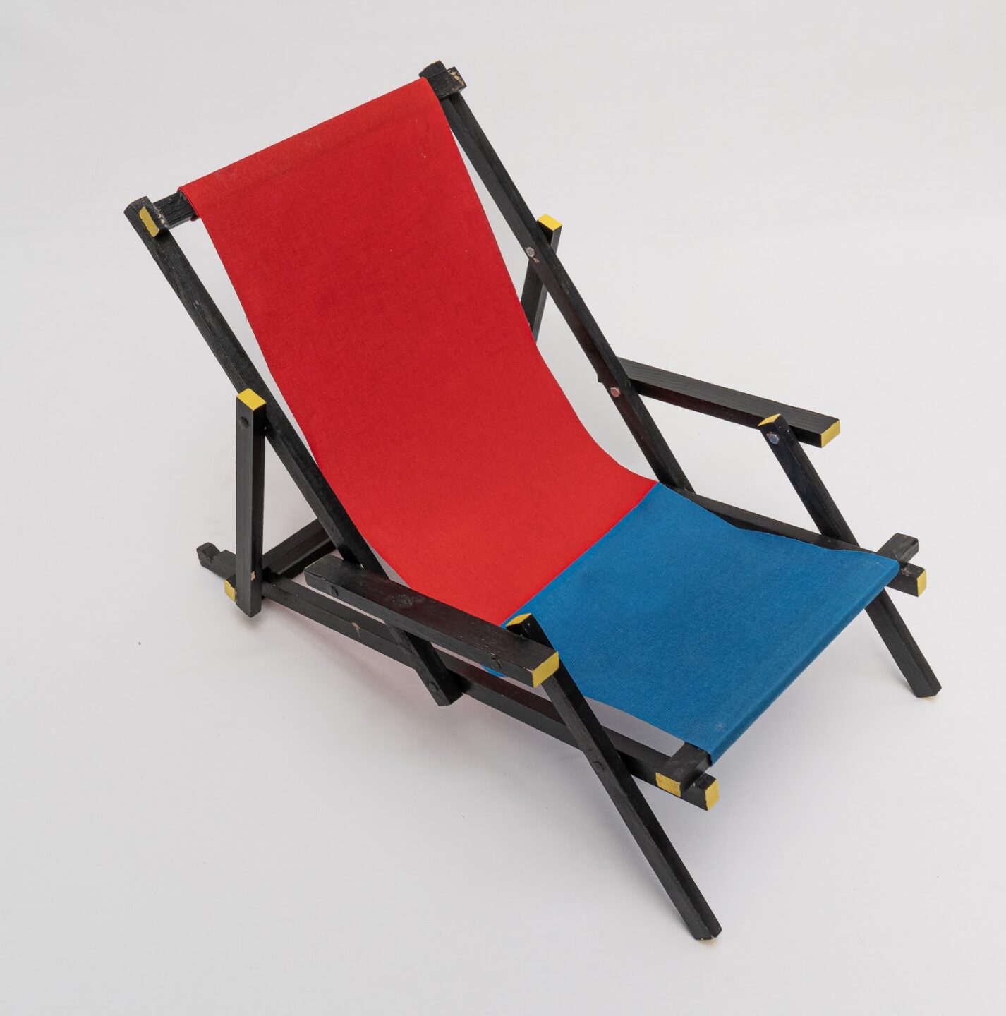 Knutsel je eigen Rietveldstoel bij het ABC (8-12 jaar)