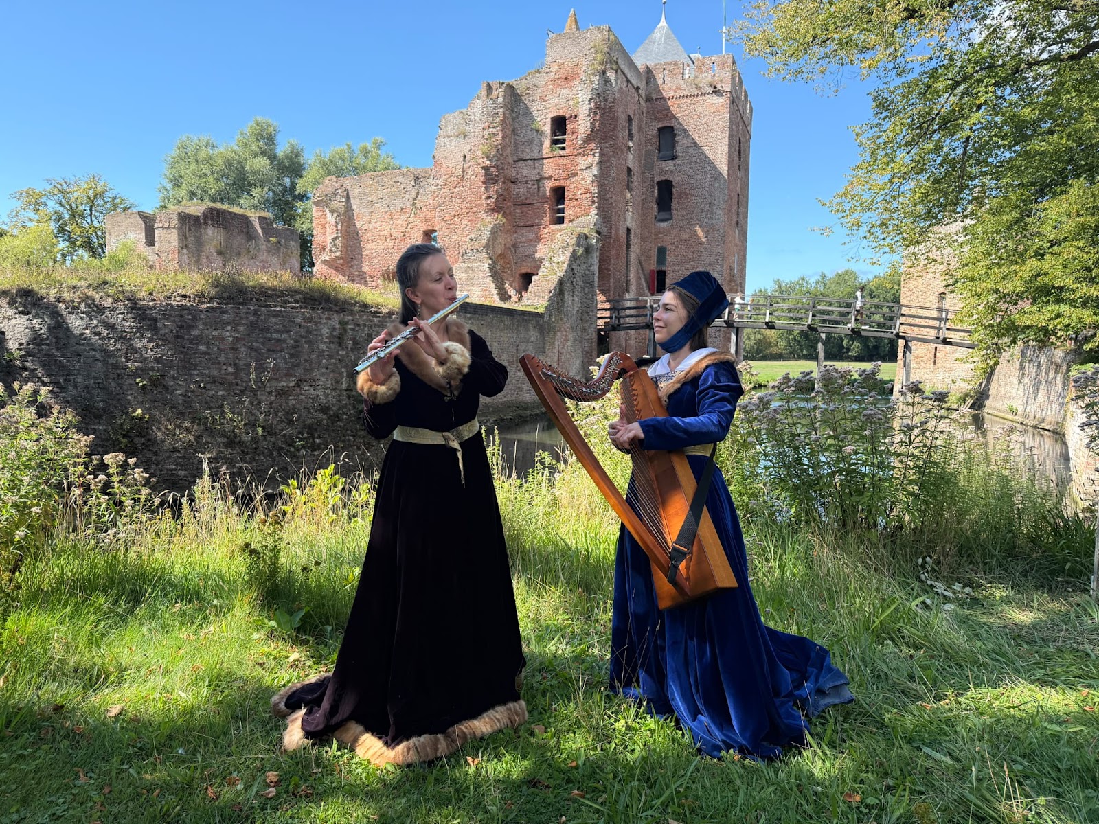 Muziek voor fluit en harp bij de Ruïne van Brederode